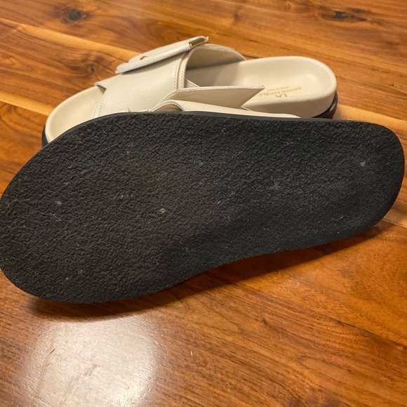 Banana Republic sandals only worn once. Still sold in the store! - Picture 3 of 3